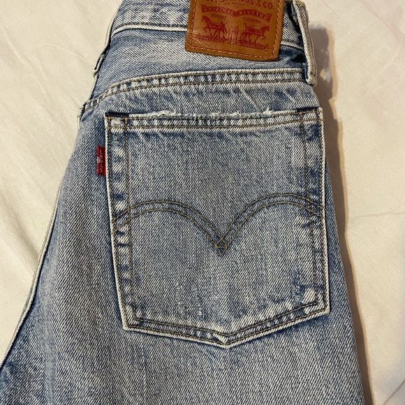 Levi’s Wedgie Straight - Picture 1 of 3